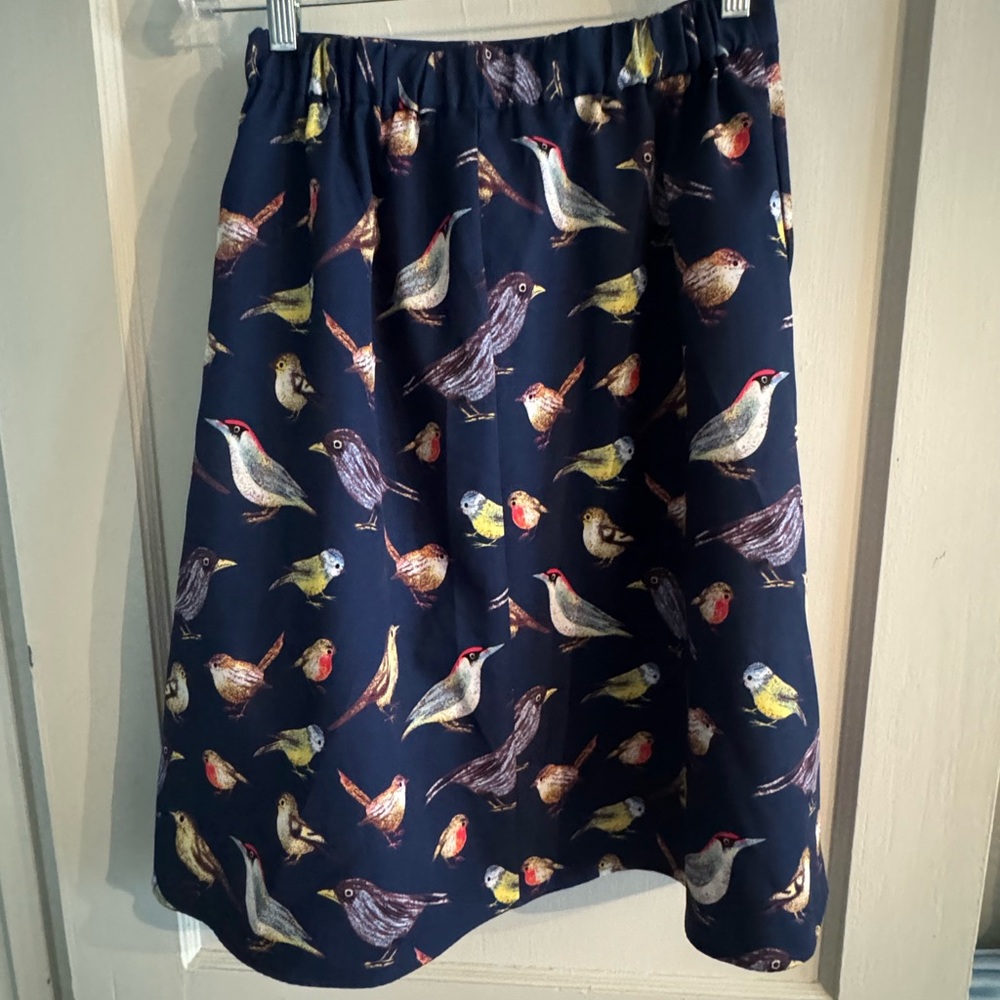 Adorable skirt bird motif